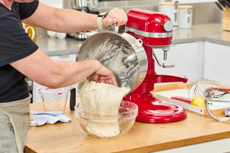 which kitchenaid mixer is best for pizza dough 哪种厨房辅助搅拌机最适合披萨面团
