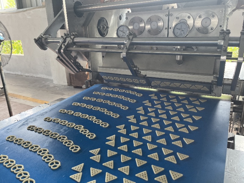 Biscuits Pretzel Production Line 饼干椒盐卷饼生产线
